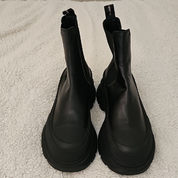 Alexander McQueen Chunky Chelsea Black Boots, Size 42